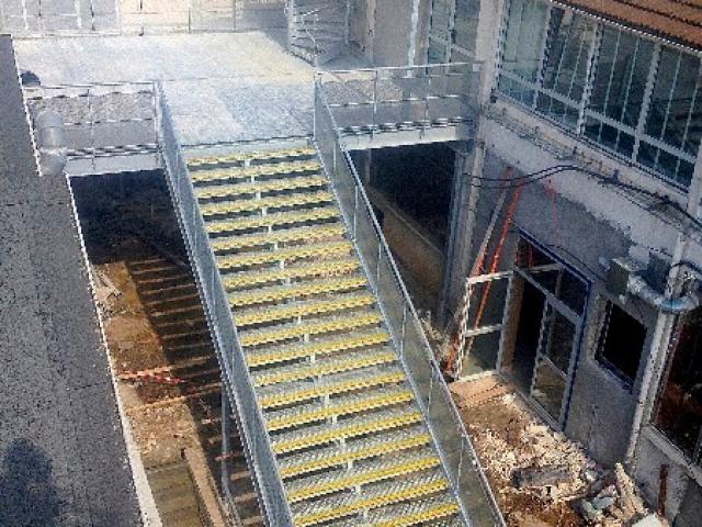 Plateformes et escaliers galvanisés